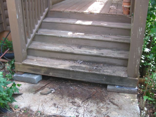 I leveled the stairs with concrete blocks